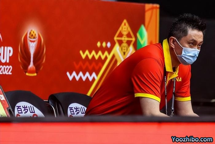 中国男篮头号罪人出炉：咆哮帝一战原形毕露！球迷怒批他任人唯亲